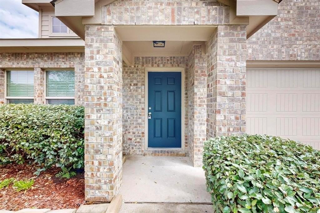 453 Harding Ln - Photo 2 of 40