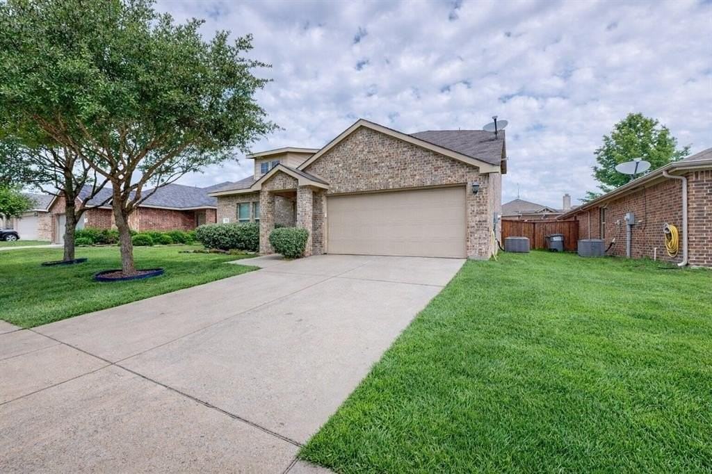 453 Harding Ln - Photo 4 of 40