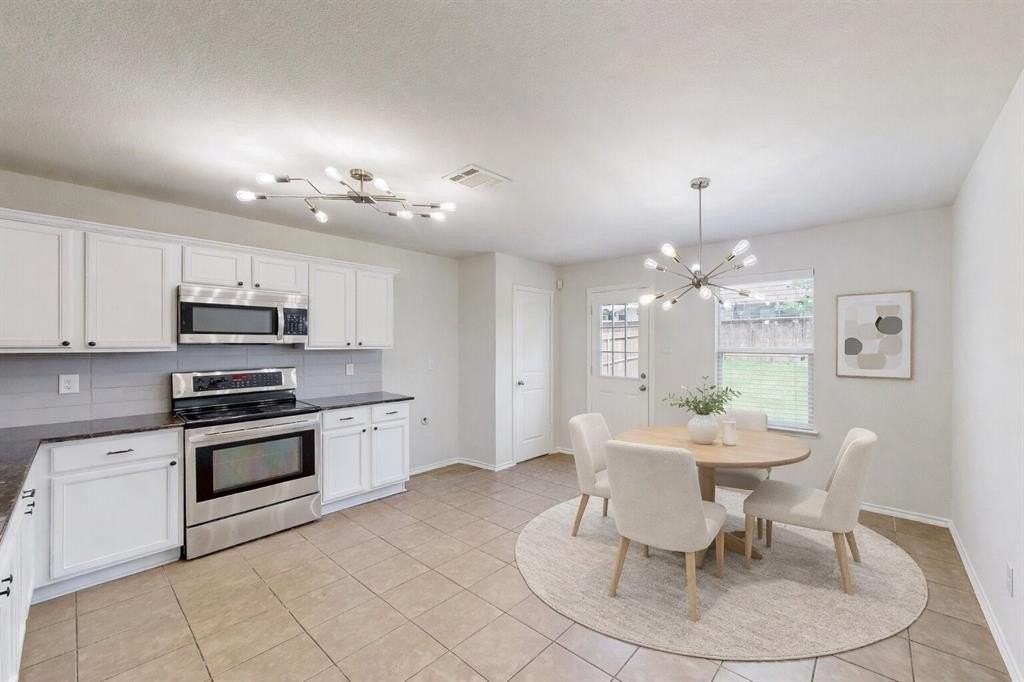 453 Harding Ln - Photo 6 of 40