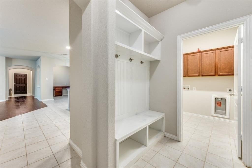 2028 Barx Dr - Photo 5 of 25