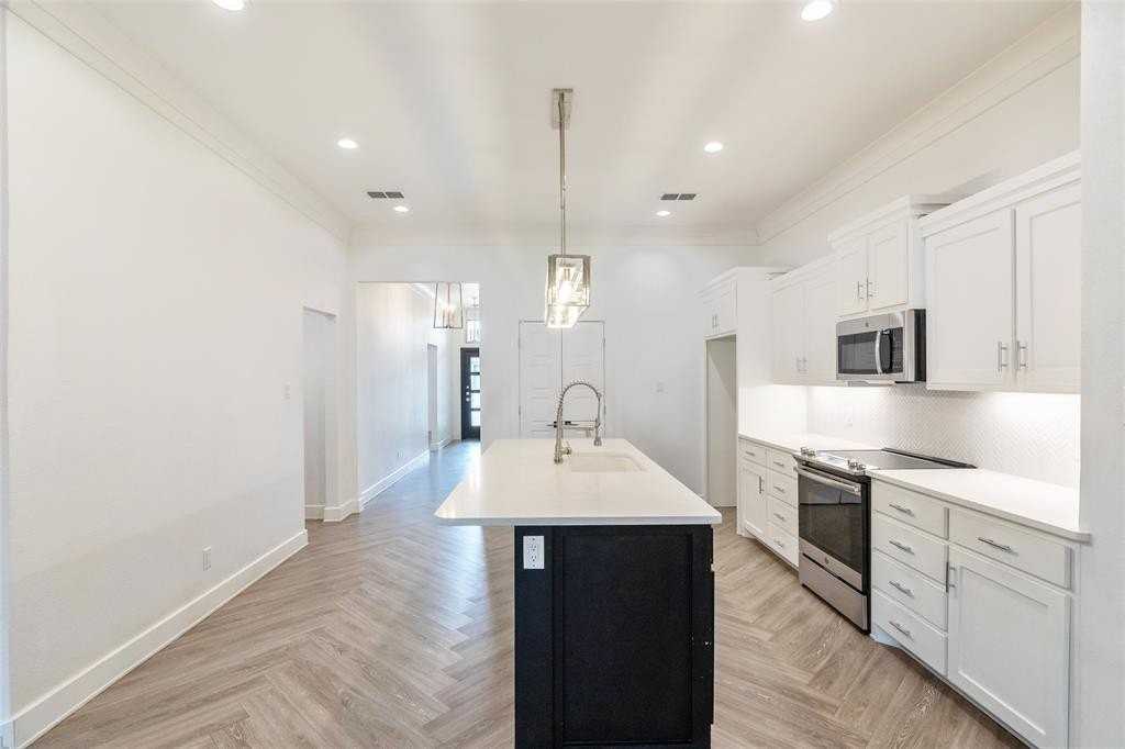 4602 Ebbets Dr - Photo 5 of 37