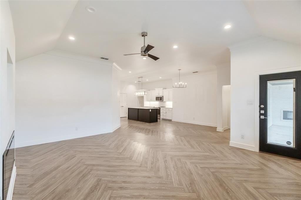 4602 Ebbets Dr - Photo 6 of 37