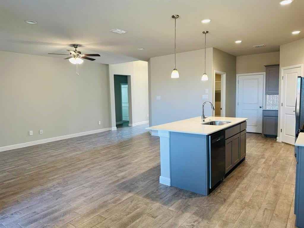 2516 Bellatrix Dr - Photo 4 of 27