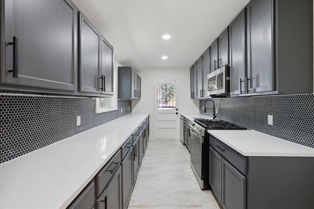 1626 Crest Ridge Dr - Photo 2 of 33