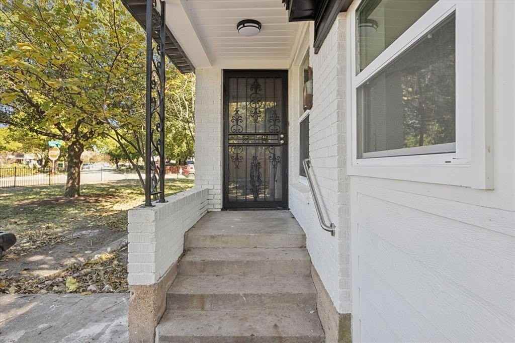 1626 Crest Ridge Dr - Photo 7 of 33