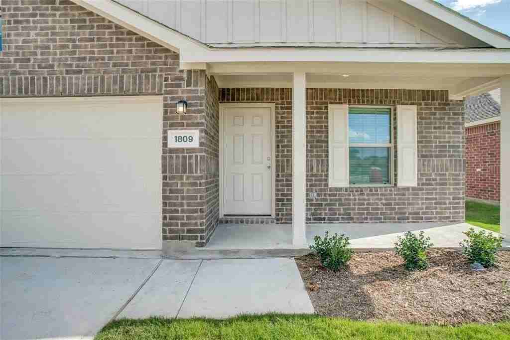 1809 River Crossing Dr - Photo 2 of 25