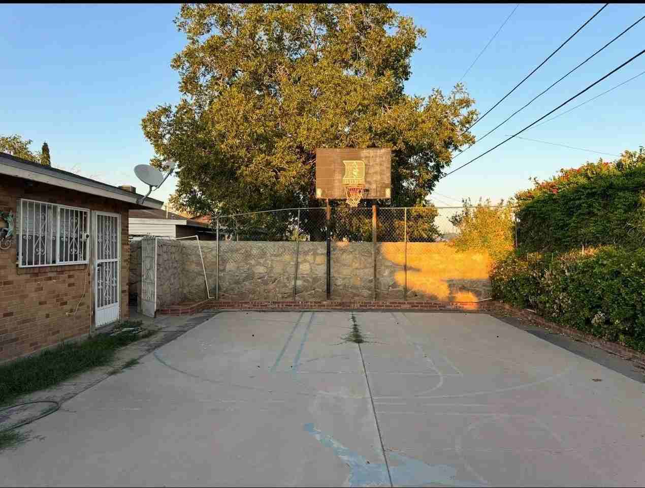 8208 Dempsey Ave - Photo 2 of 5