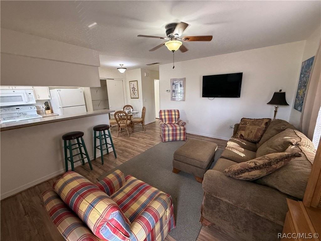 955 Se Mayo Dr - Photo 3 of 17