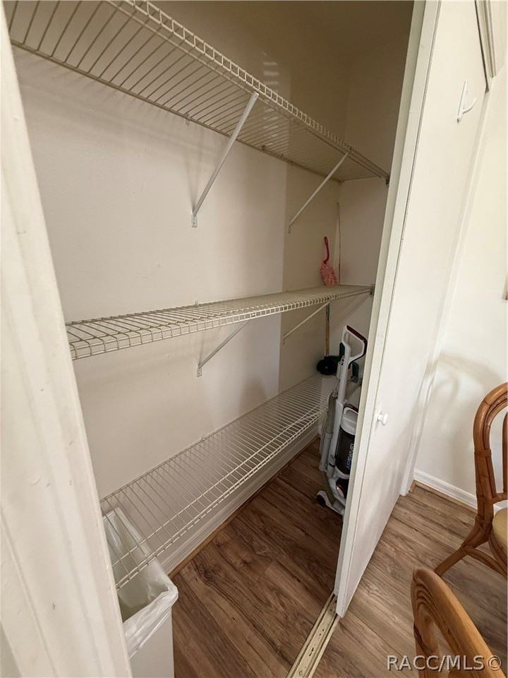 955 Se Mayo Dr - Photo 7 of 17