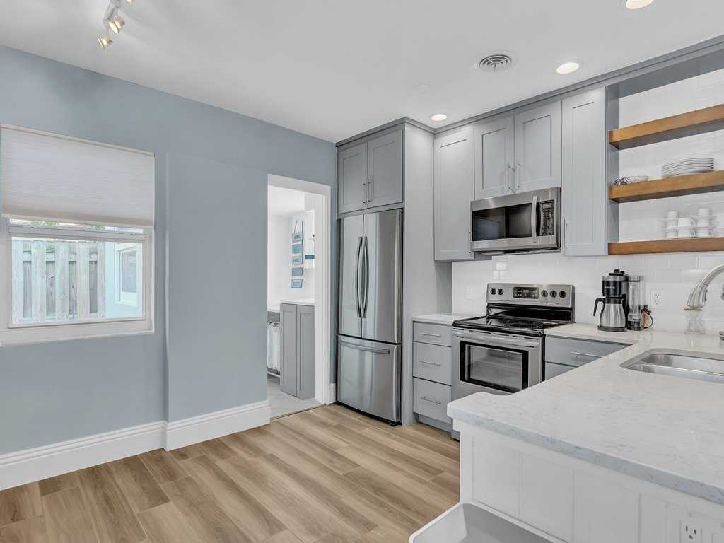 786 Dahlia Ln - Photo 4 of 36