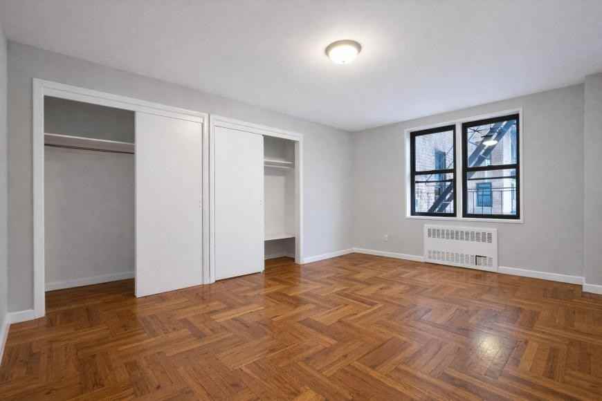 525 Riverdale Ave - Photo 5 of 8