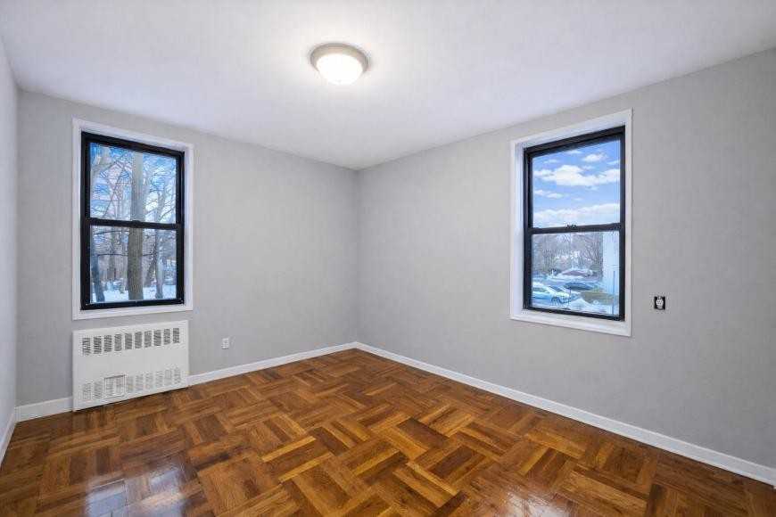 525 Riverdale Ave - Photo 6 of 8