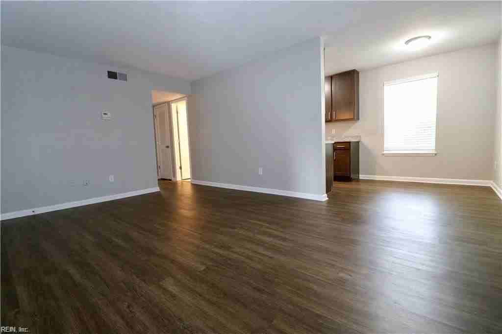 389 Terrace Ave #104 - Photo 4 of 20