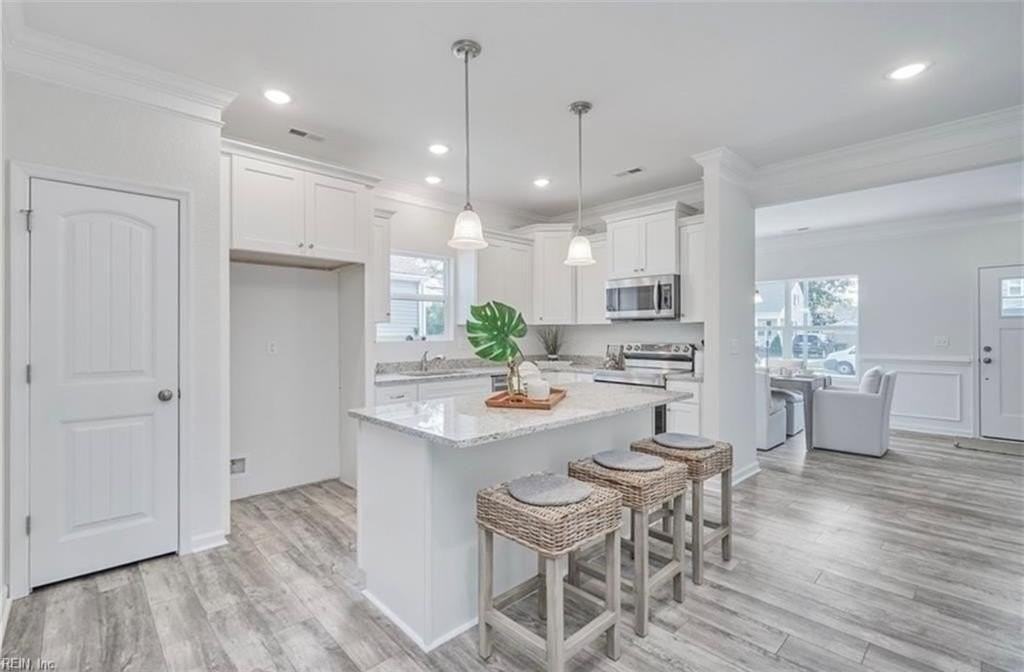 1540 Beekman St - Photo 3 of 13