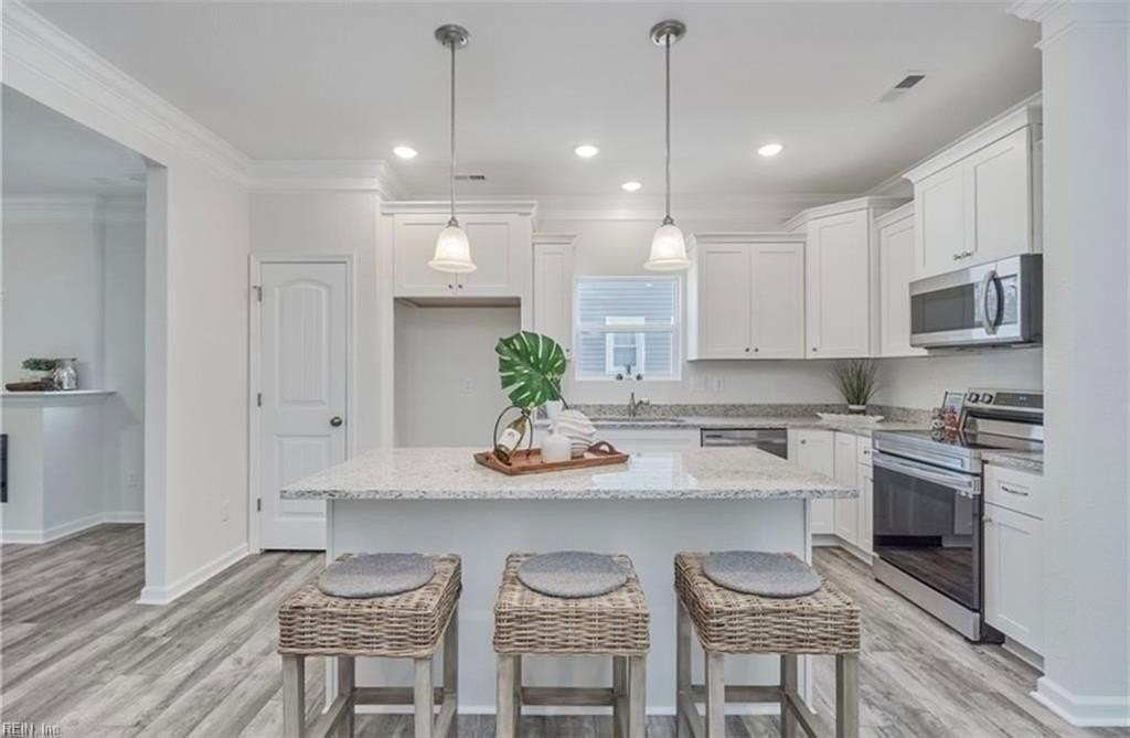 1540 Beekman St - Photo 4 of 13