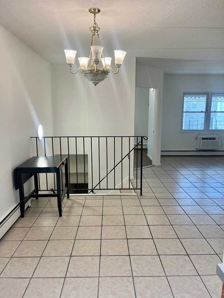 72 Menahan St #2 - Photo 3 of 20