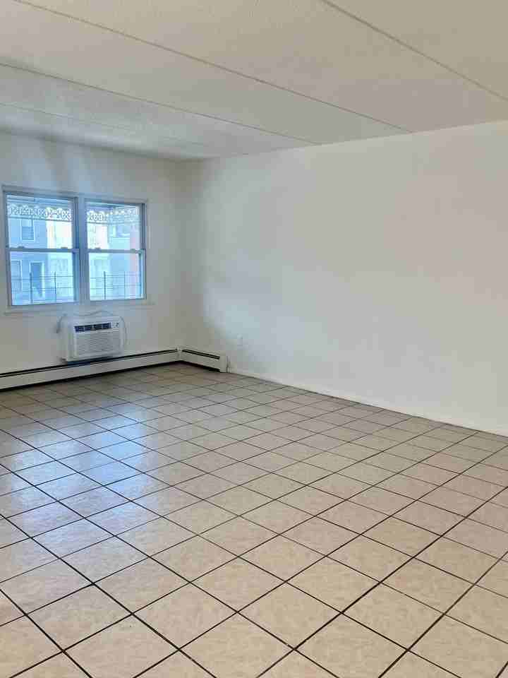 72 Menahan St #2 - Photo 5 of 20