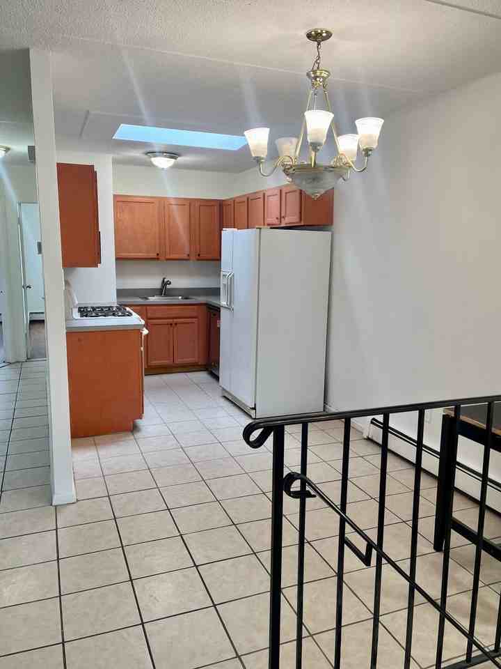 72 Menahan St #2 - Photo 6 of 20
