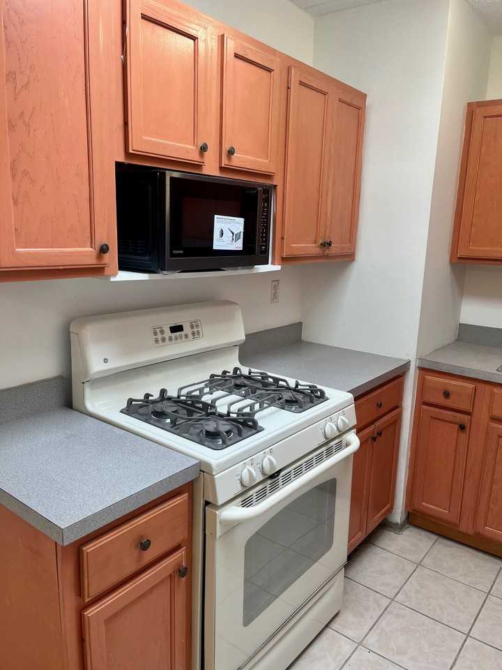 72 Menahan St #2 - Photo 7 of 20
