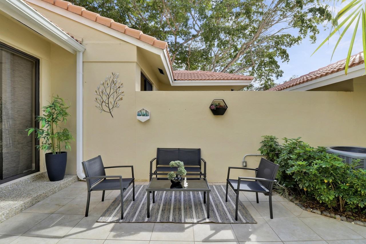 204 Old Meadow Way - Photo 4 of 44