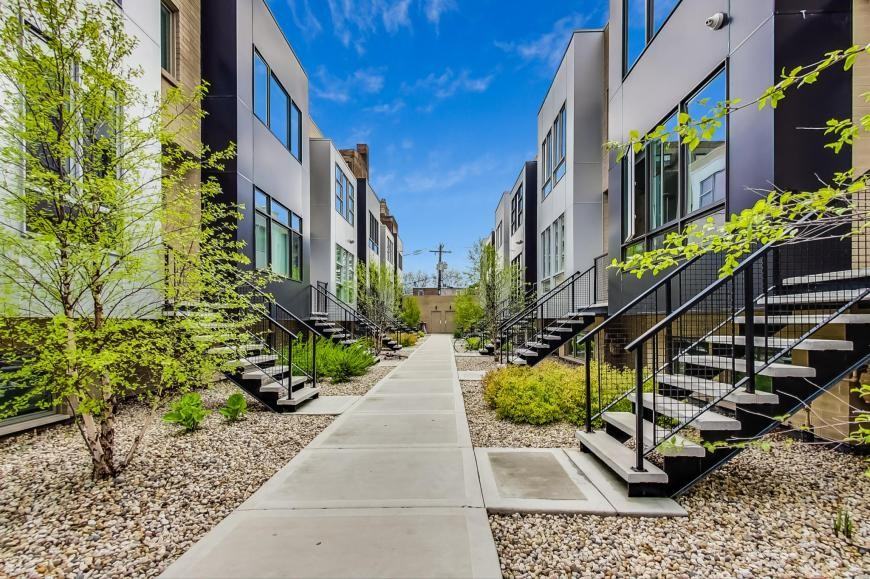 6115 S University Ave - Photo 2 of 10