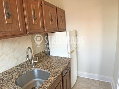 1719 Washington St - Photo 5 of 10