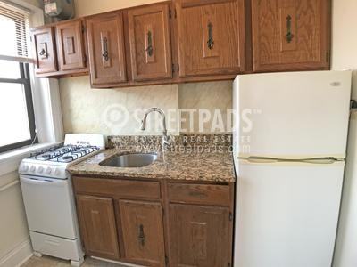 1719 Washington St - Photo 6 of 10