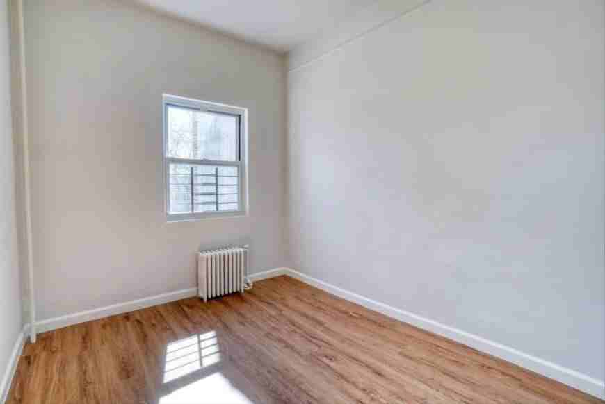 6039 Maspeth Ave - Photo 5 of 10