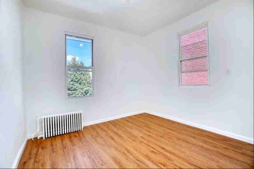 6039 Maspeth Ave - Photo 7 of 10