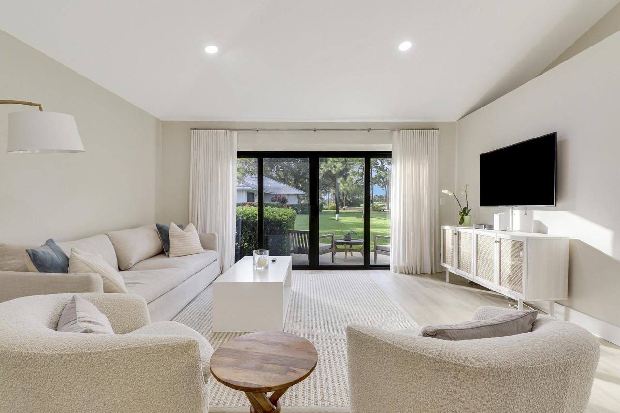 523 Club Dr - Photo 3 of 28