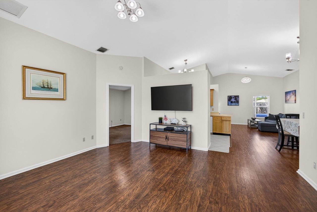 6223 Kendrick St - Photo 3 of 45