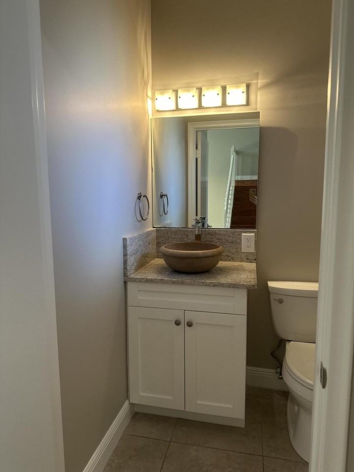 10458 Lake Vista Cir - Photo 4 of 29