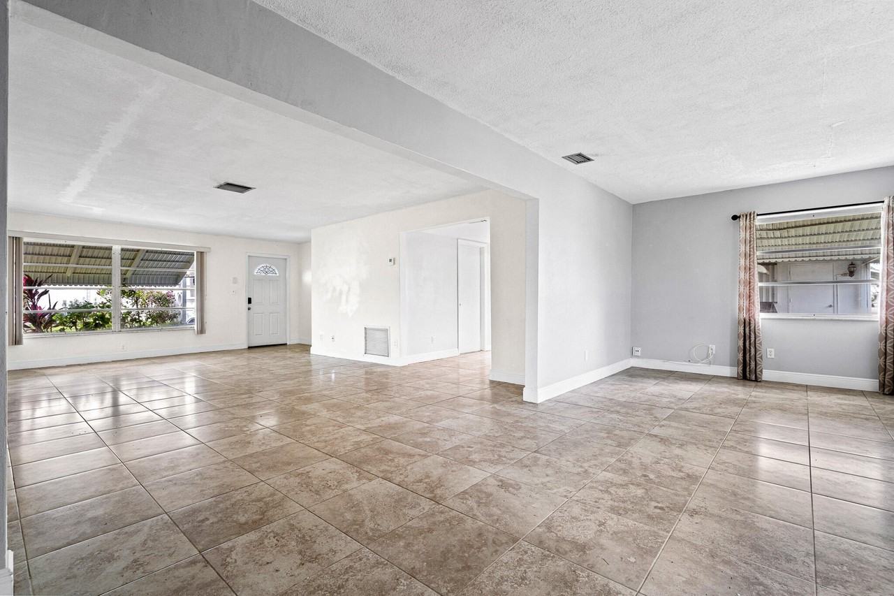 111 Nw 31st St - Photo 3 of 20