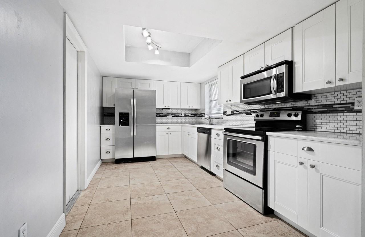 111 Nw 31st St - Photo 6 of 20