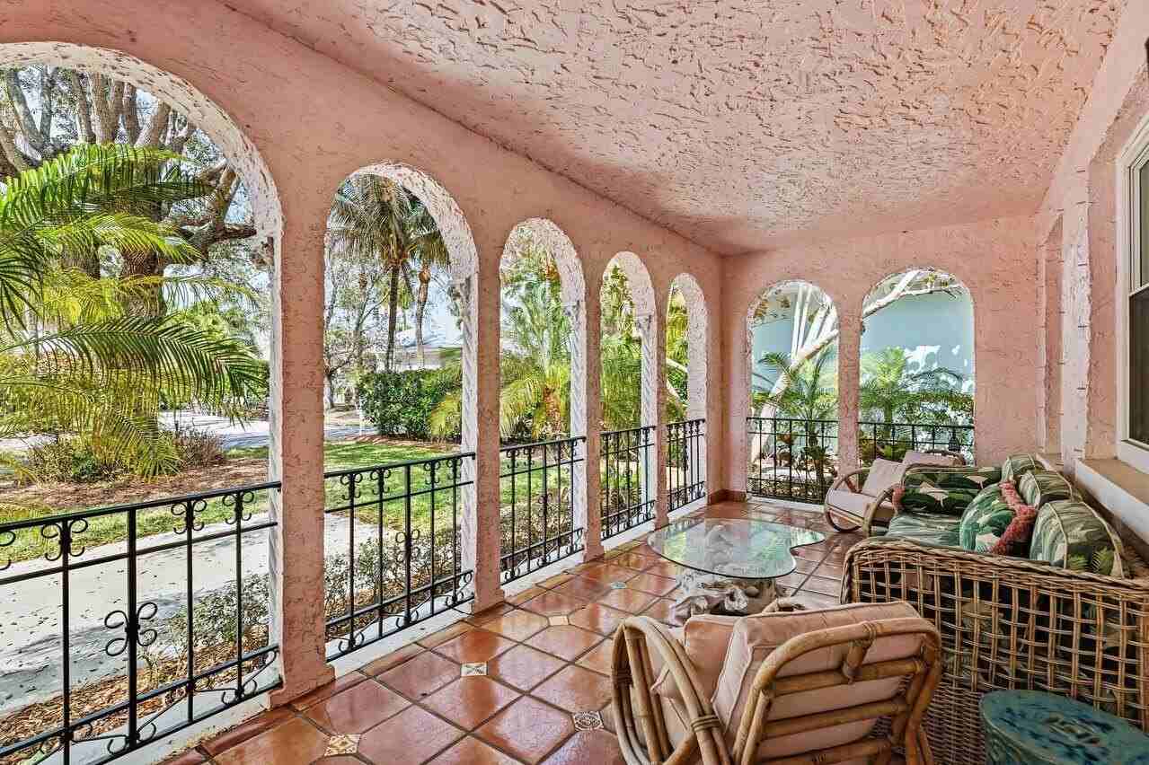 217 Se Coconut Ave - Photo 2 of 30