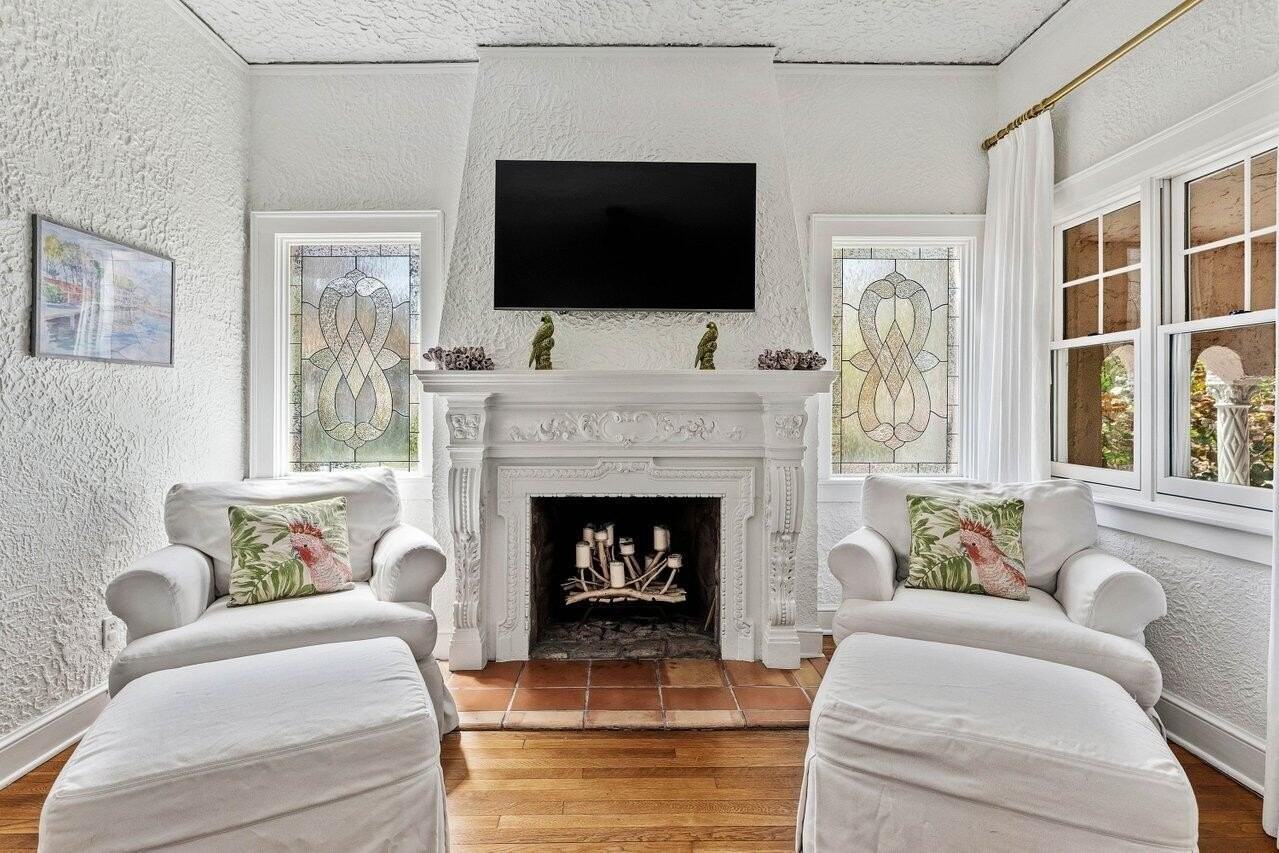 217 Se Coconut Ave - Photo 3 of 30