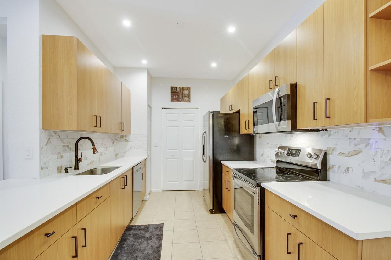 3561 Forest Hill Blvd #68 - Photo 4 of 21