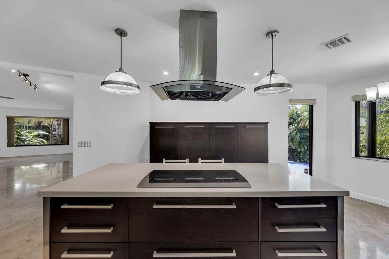 2119 N 14th Ter - Photo 4 of 40