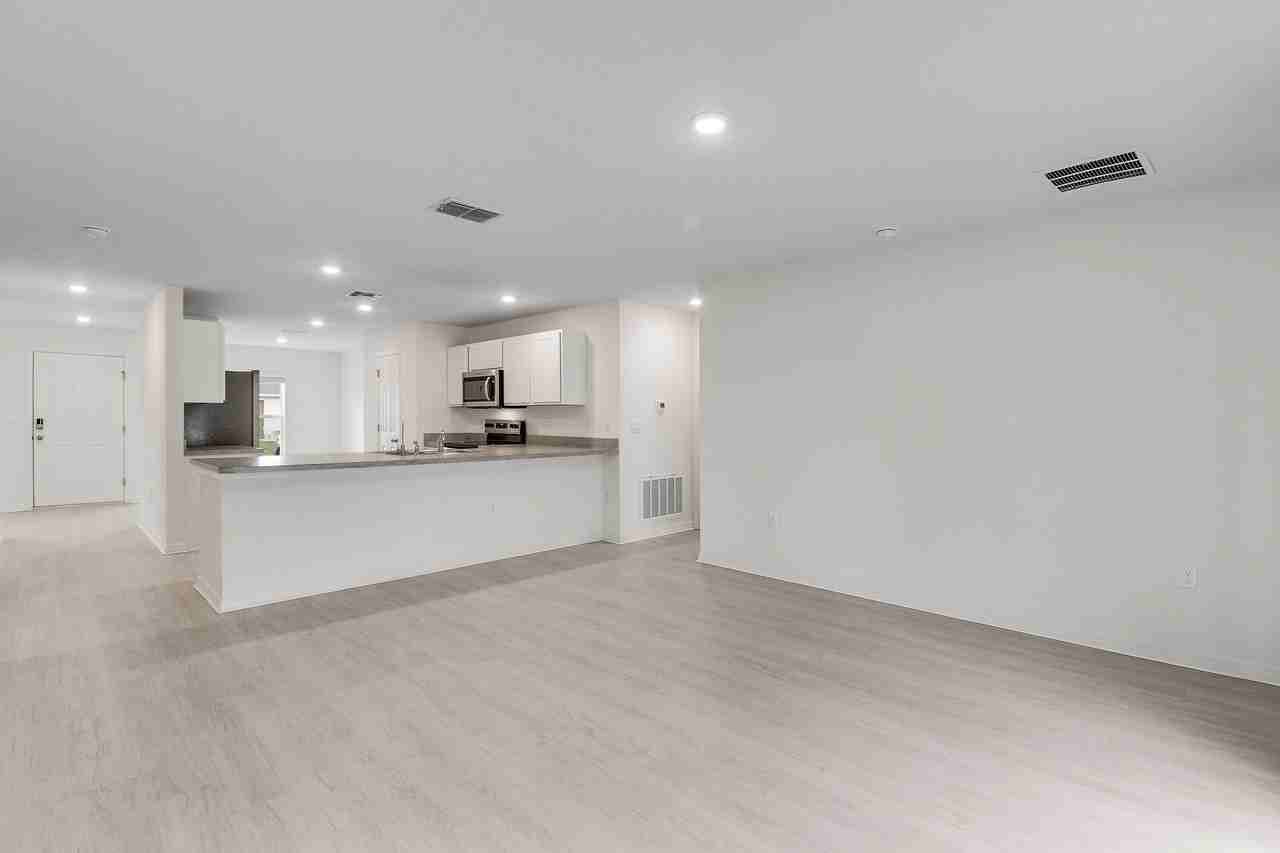 3226 Sw Nutley St - Photo 2 of 10