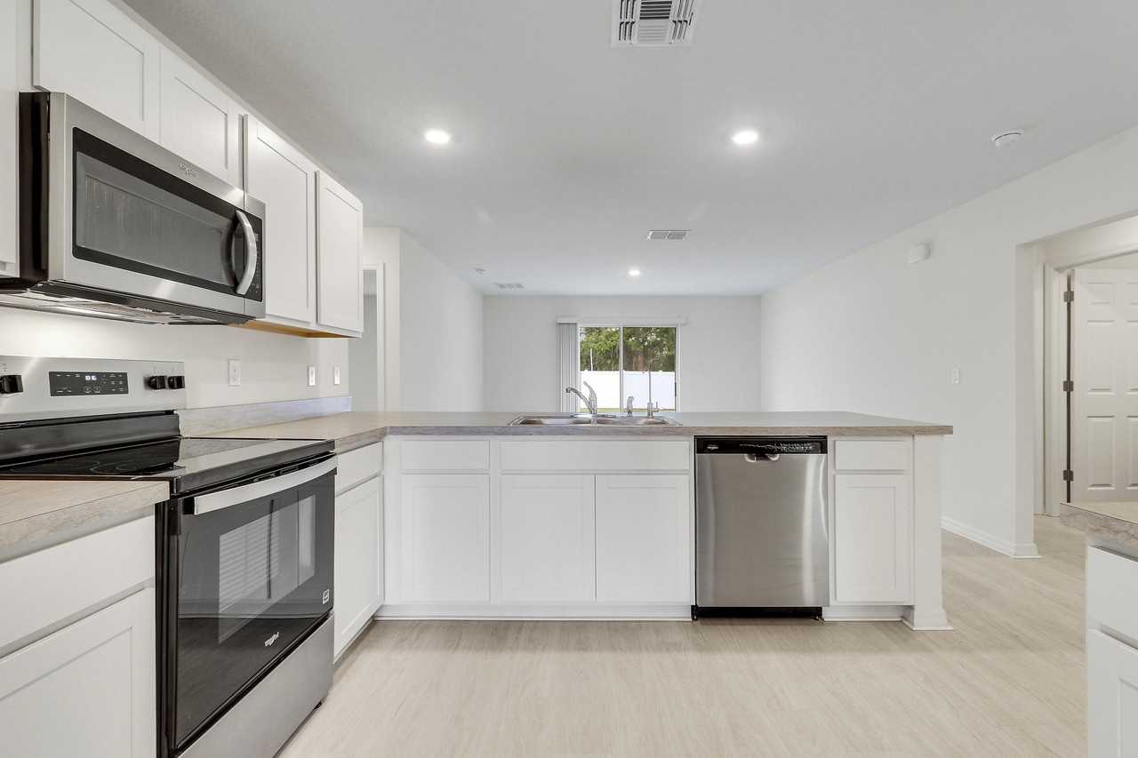 3226 Sw Nutley St - Photo 4 of 10