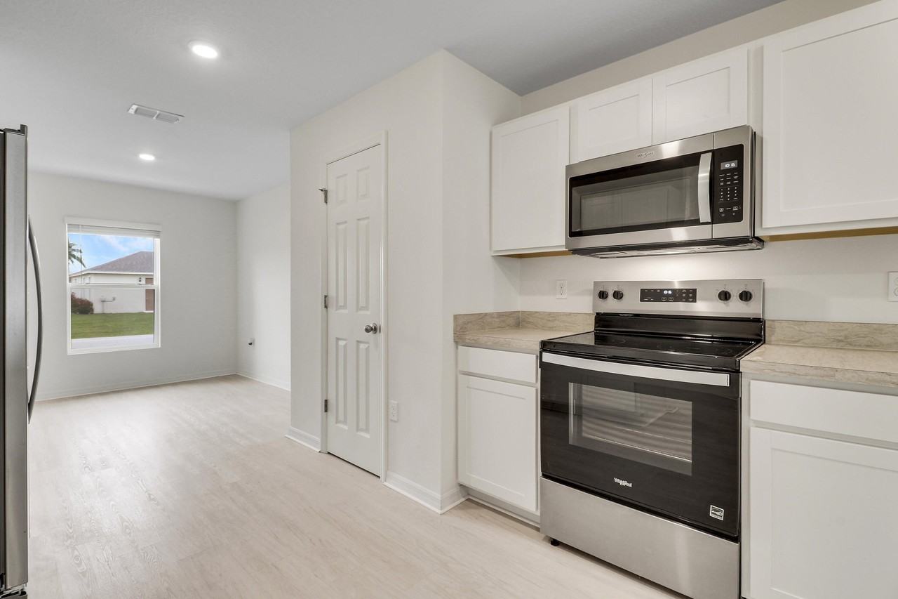 3226 Sw Nutley St - Photo 5 of 10