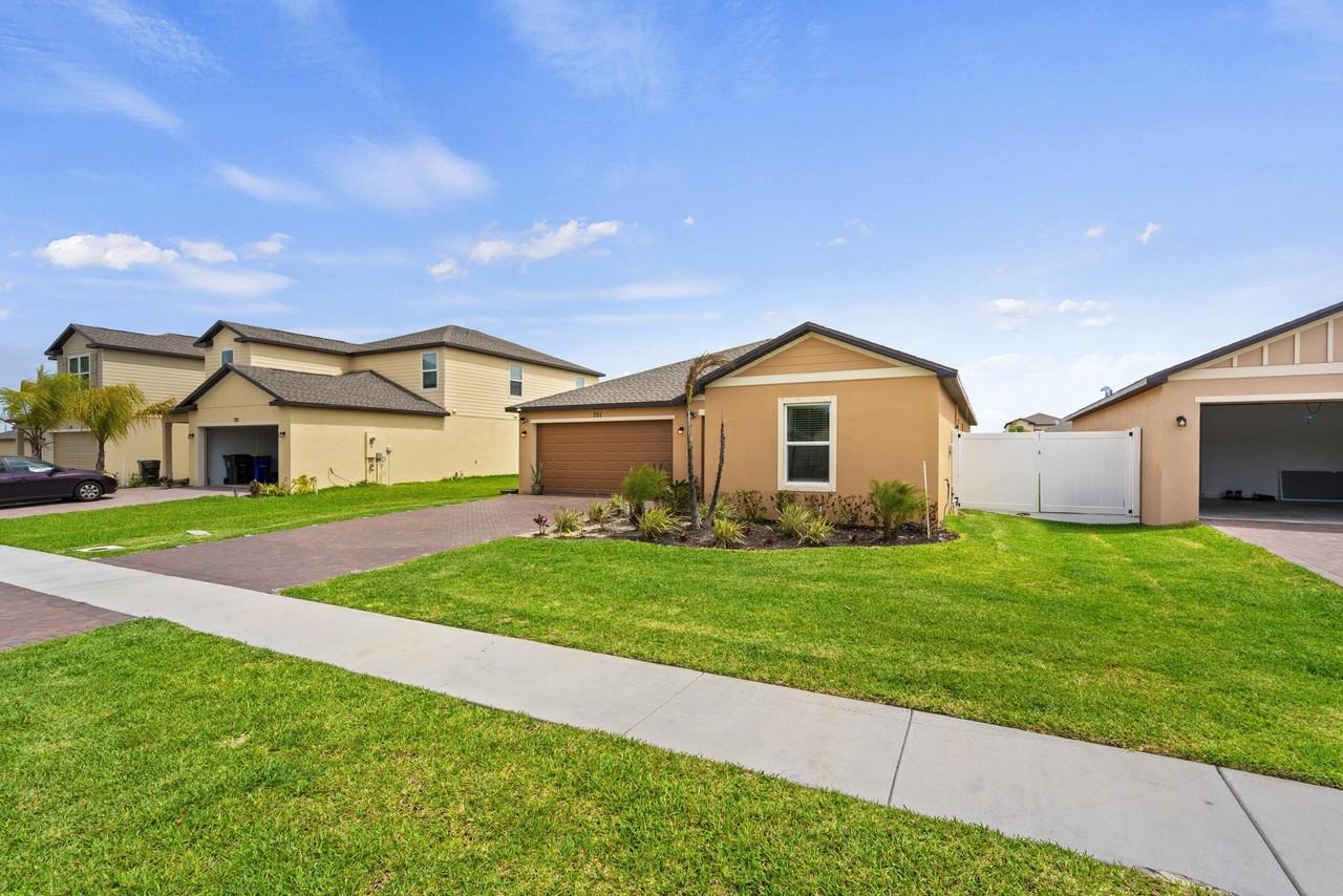 701 Carlyle Way - Photo 4 of 50