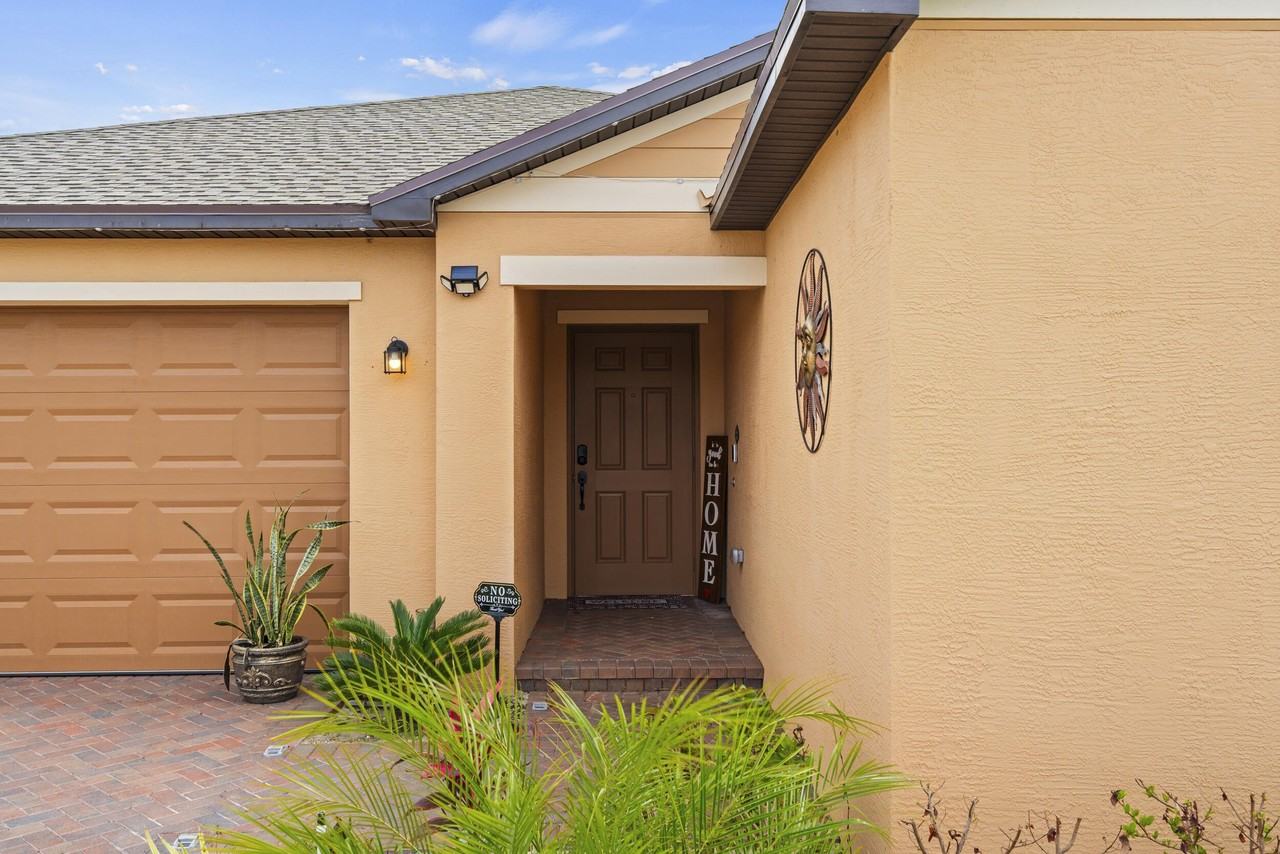 701 Carlyle Way - Photo 5 of 50