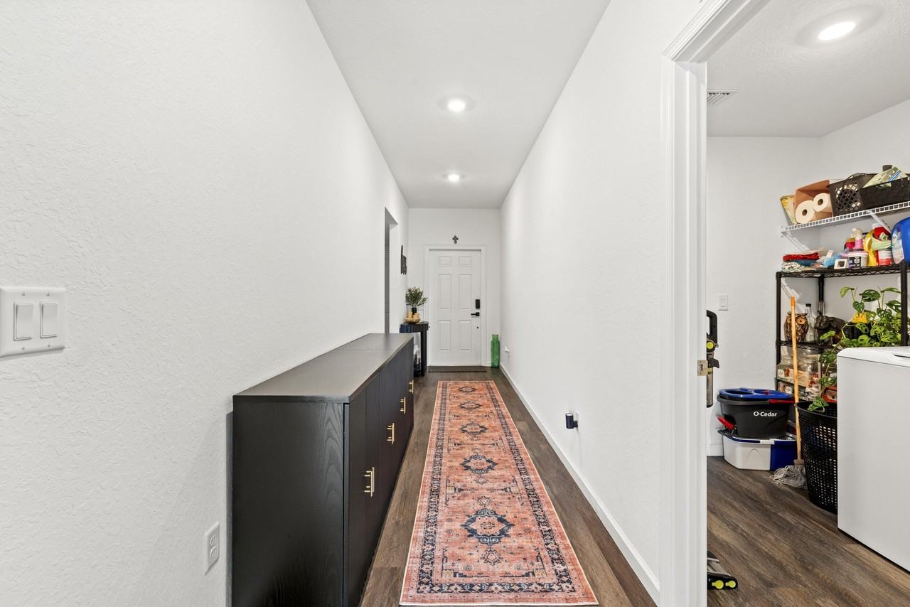 701 Carlyle Way - Photo 6 of 50