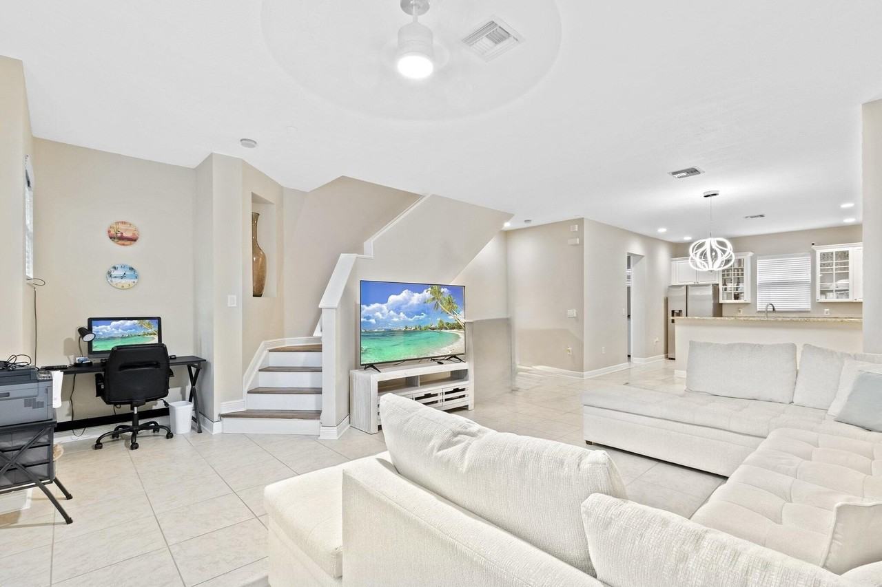 1033 Ne 17th Way #2003