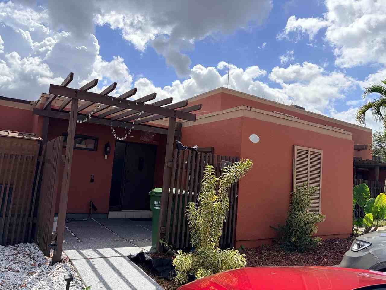 1641 Fairway Rd - Photo 2 of 23