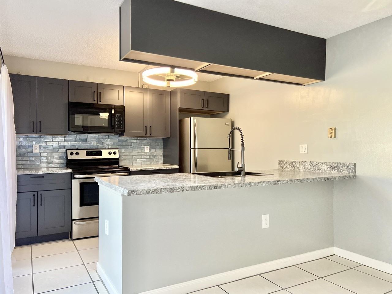 7206 72nd Way - Photo 7 of 26