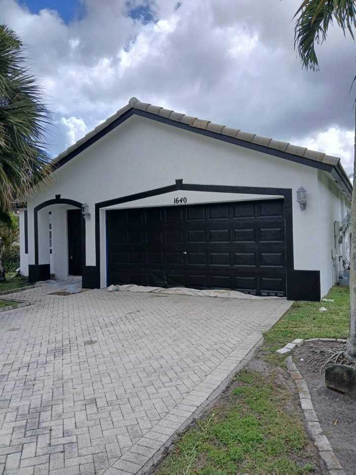 1640 Carriage Brooke Dr - Photo 2 of 19