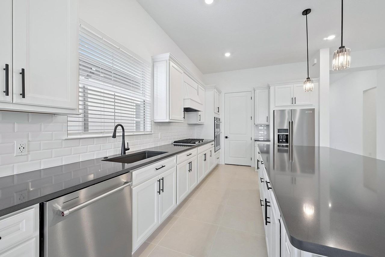 10720 Northbrook Cir - Photo 5 of 50