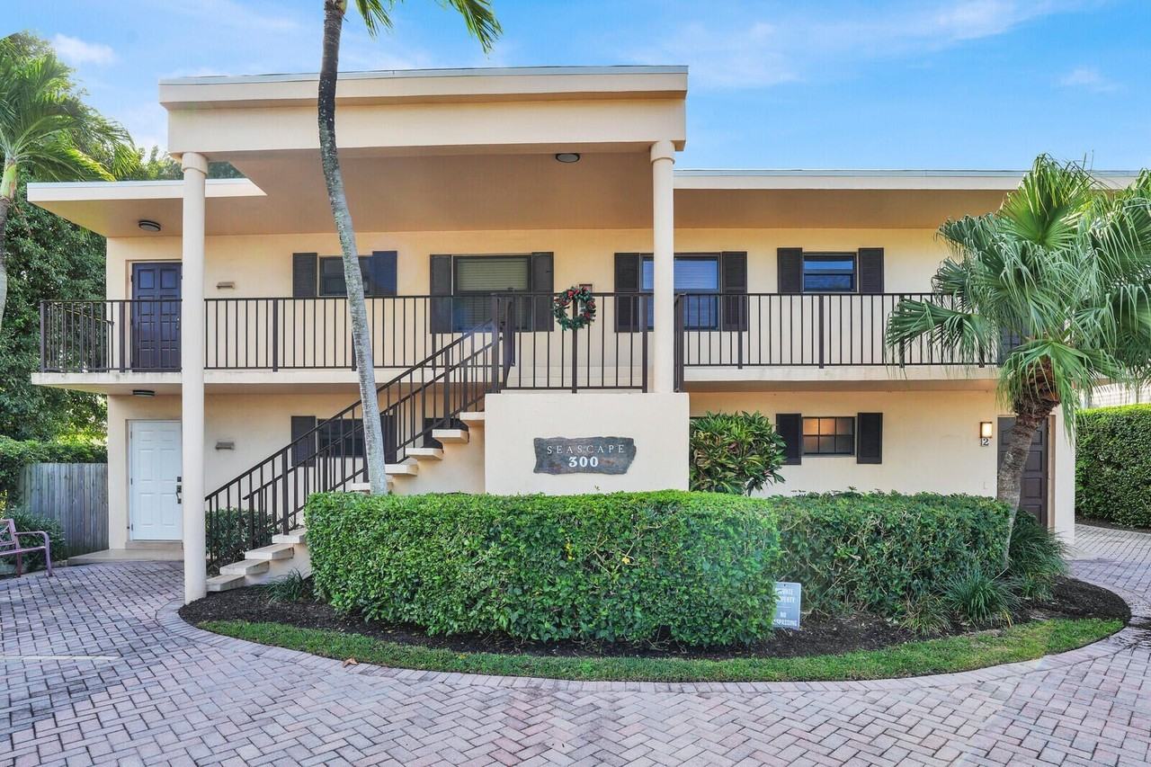 300 Inlet Way Apt 2 - Photo 4 of 25